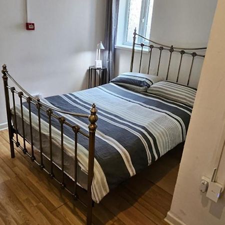 No Frills & Nothing Fancy 1 Bed Studio City Centre Cardiff Exteriör bild