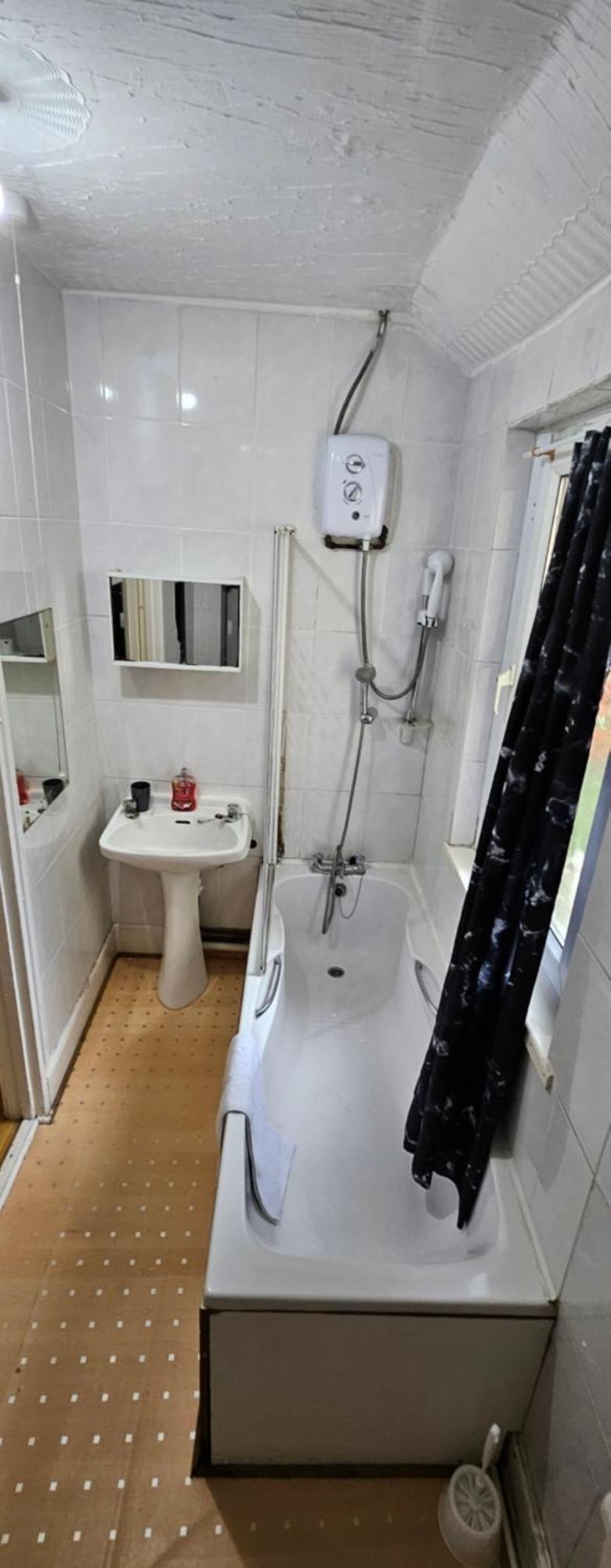No Frills & Nothing Fancy 1 Bed Studio City Centre Cardiff Exteriör bild